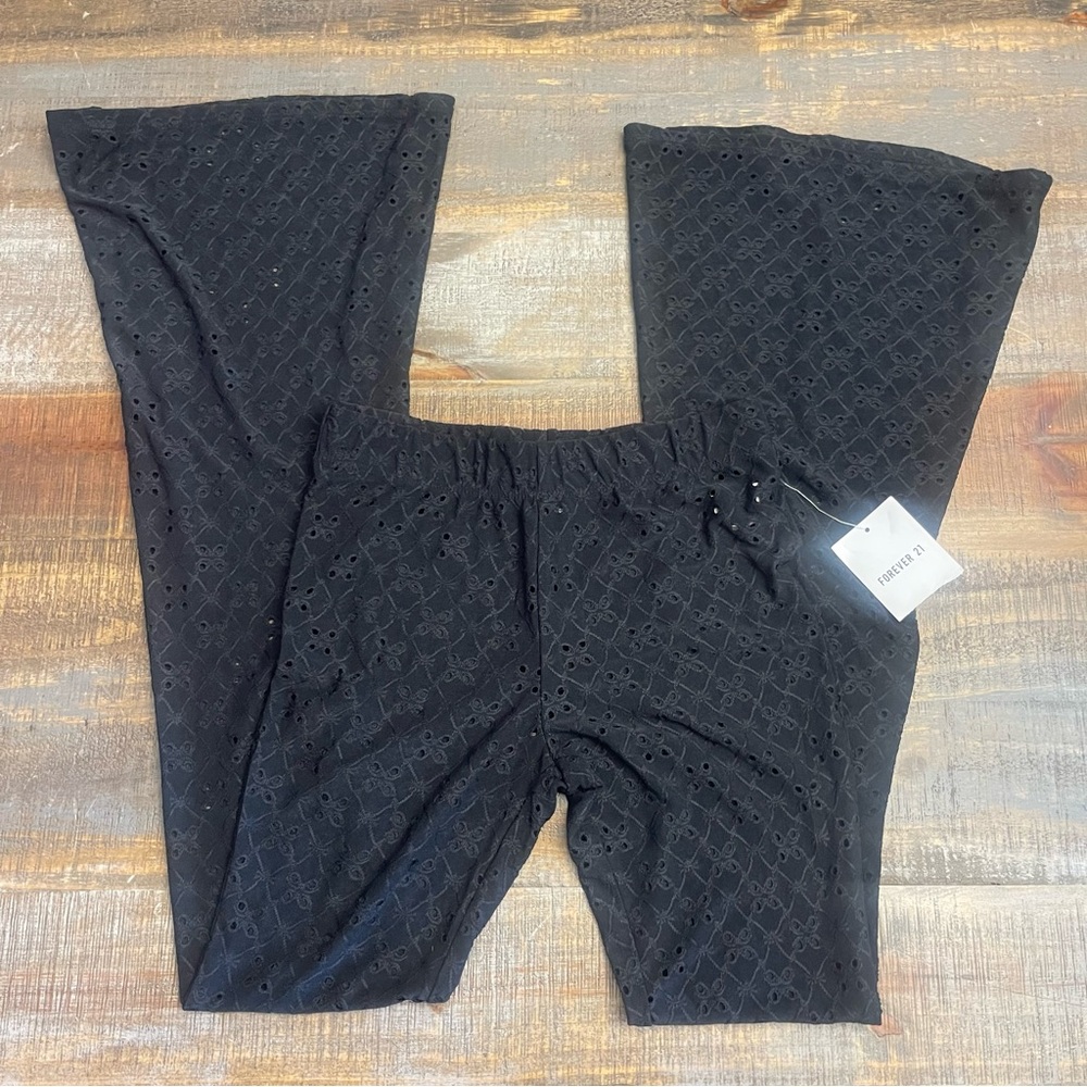 NWT Forever 21 Black Eyelet Crochet Flare Yoga pants